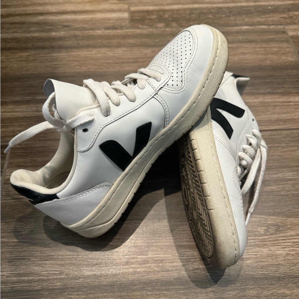 VEJA V-10 SNEAKERS